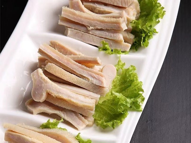 ţ